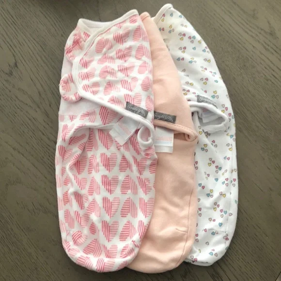 Slight discoloration around neck opening, baby swaddles. - Picture 1 of 6